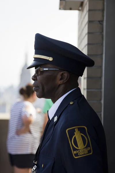 Nowy Jork Usa Sierpnia 2017 Niezidentyfikowany Security Guard Rockefeller Center — Zdjęcie stockowe