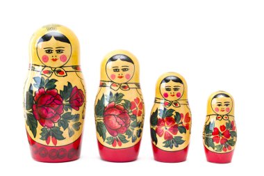Rus iç içe bebek, beyaz arka plan üzerinde izole matryoshkas