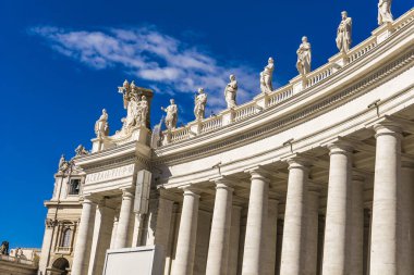 Vatikan - 25 Eylül 2018: St. Peter's Bazilikası Vatikan detay. Dünyanın en büyük kilise binası olduğunu.