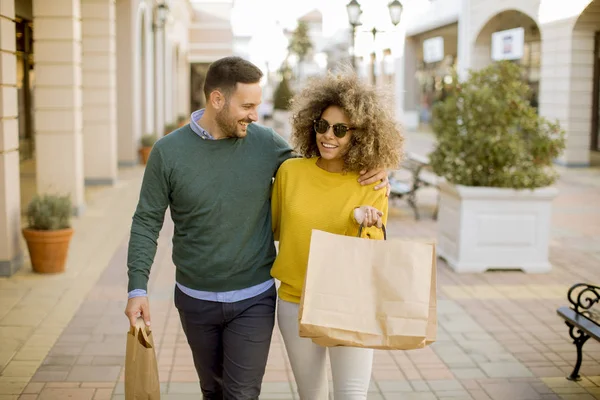 Young Cheerfull Couple Walking Street Shopping Bags — Stock Photo, Image