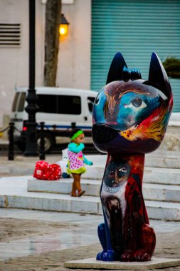 Havana, Küba - 26 Kasım 2015: Havana, Küba'da San Francisco de Asis meydanında Xico heykeller. Dostluk ve halklar arasında kültür alışverişi sembolize Bu 16 köpek heykeller Küba ve Latin Amerika sanatçılar tarafından yapılır.