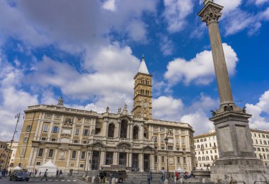 Rome, İtalya - 24 Eylül 2018: Roma, İtalya Santa Maria Maggiore Bazilikası'na kimliği belirsiz kişilerce. Bir Papalık büyük Bazilikası ve Roma'nın en büyük Marian Katolik Kilisesi.