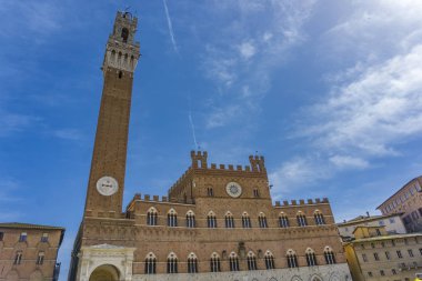 Manzaraya Palazzo Publico ve Torre del Mangia Siena, İtalya