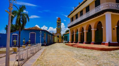 Trinidad, Küba - 25 Mayıs 2014: Trinidad, Küba'nın sokakta kimliği belirsiz kişi. Trinidad 1988'den beri Unesco Dünya Mirası sit alanı oldu.