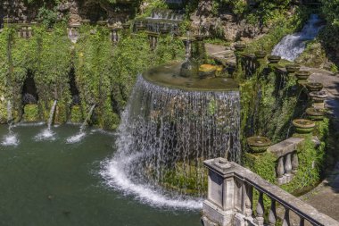 Villa d'Este Tivoli, İtalya için oval çeşmede görüntülemek