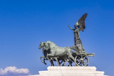 Heykel Quadriga dell'Unita üzerinde Vittoriano'ya (vatanın sunak) Roma, İtalya