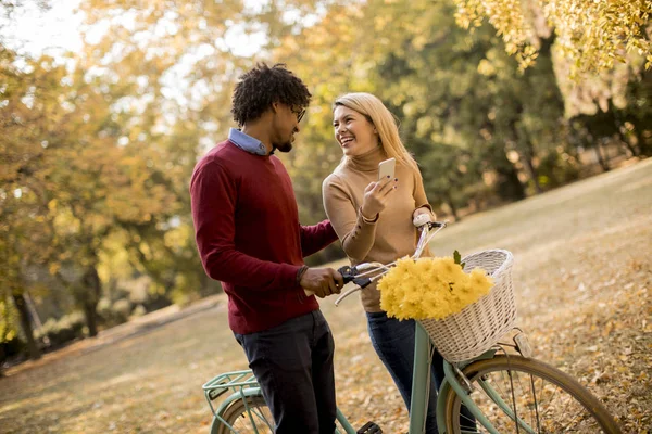 Multiracial Couple Bicycle Standing Autumn Park — Stock Photo, Image