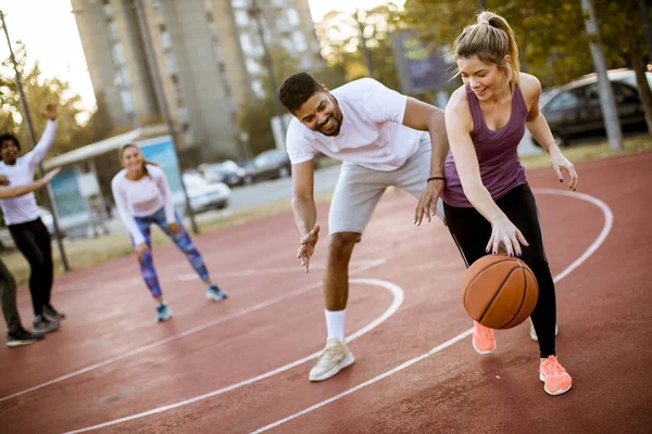 Group Multiethnic Young People Playing Basketball Court — Stock Photo, Image