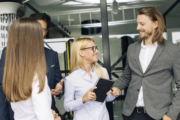 Çarklı iş takım çalışması birlikte daha iyi sonuçlar elde etmek için