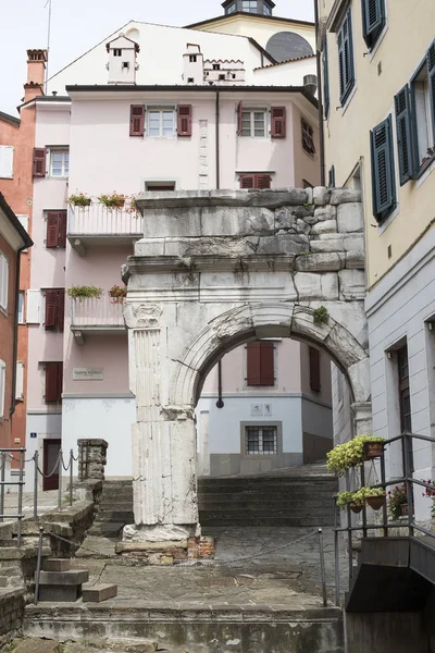 View Narrow Street Trieste Italy — Stock Photo, Image