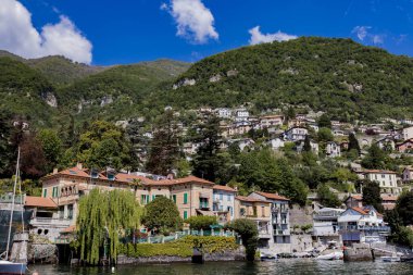 Lake Como İtalya'kasaba Moltrasio Lakeside manzaraya