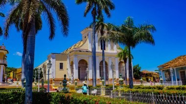 Trinidad, Küba - 25 Mayıs 2014: Plaza Mayor Trinidad, Küba, kimliği belirsiz kişi. Trinidad 1988'den beri Unesco Dünya Mirası sit alanı oldu.