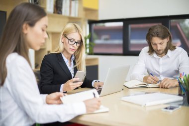 Çarklı iş takım çalışması birlikte daha iyi sonuçlar elde etmek için