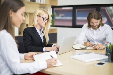 Çarklı iş takım çalışması birlikte daha iyi sonuçlar elde etmek için