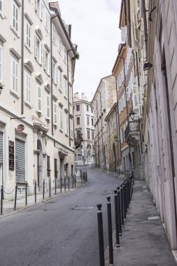 Trieste, İtalya - 1 Temmuz 2018: Street Trieste, İtalya'nın görünümü. Trieste kuzeydoğu İtalya Friuli Venezia Giulia bölgesinin başkentidir.