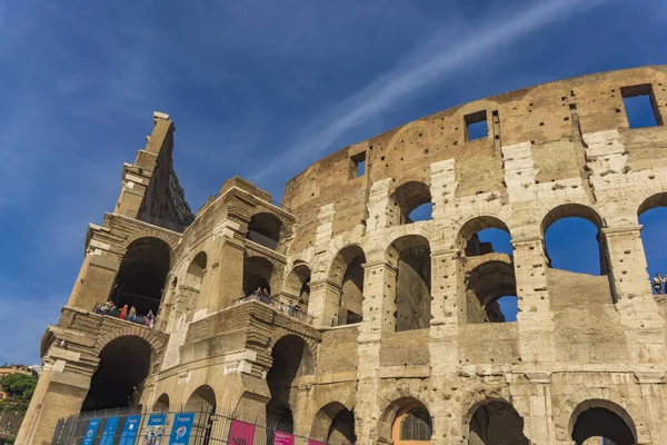 Rome Italië September 2018 Onbekende Mensen Door Colloseum Rome Italië — Stockfoto