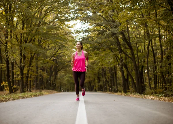 Jovem Mulher Fitness Correndo Trilha Florestal Outono Dourado — Fotografia de Stock