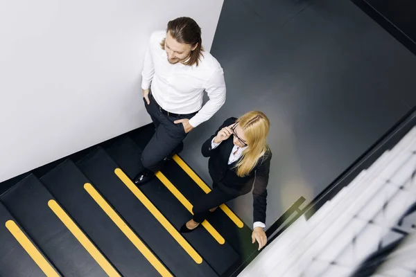 Young Business Couple Mobile Phone Stairs Office — Stock Photo, Image