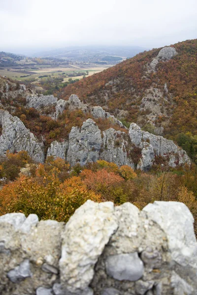 Blick Auf Die Herbstliche Landschaft Der Nähe Von Soko Banja — Stockfoto