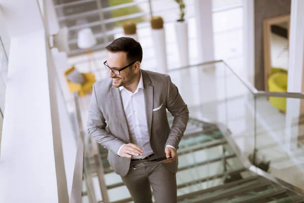 Happy Businessman Dressed Suit Standing Modern Office Using Tablet — Stock Photo, Image