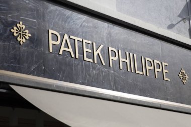 Basel, İsviçre - 22 Eylül 2018: Basel, İsviçre ayrıntı Patek Philippe mağaza. 1839 yılında kurulan bir lüks İsviçre saat üreticisi olduğunu.