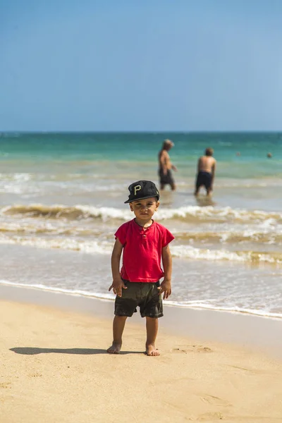 Mirissa Sri Lanka Januari 2014 Onbekende Jongen Mirissa Strand Sri — Stockfoto