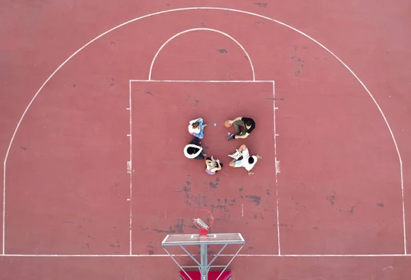 Vista Acima Determinados Jogadores Basquetebol Quadra — Fotografia de Stock