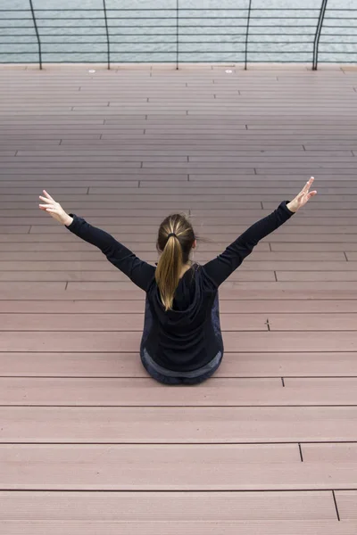 Bakifrån Kvinna Med Smal Kropp Njuta Yoga Utbildning — Stockfoto