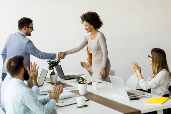 Young Businesspeople Shaking Hands Office Finishing Successful Meeting — Stock Photo, Image