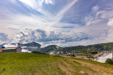 Rigi Culm, İsviçre - 19 Mayıs 2018: İsviçre Rigi Kulm kimliği belirsiz kişi. 1797 ile deniz seviyesinden, Rigi Kulm en yüksek Dağı zirve Rigi metredir.