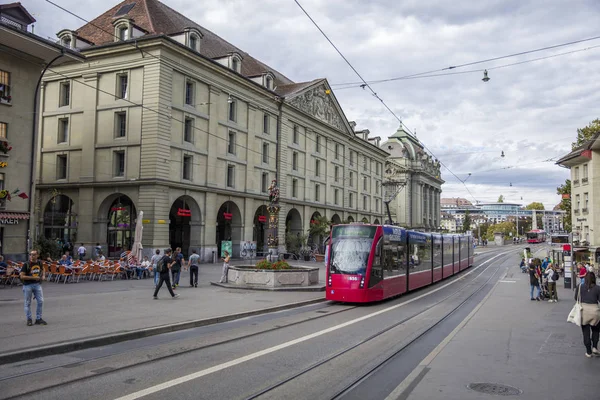 Bern Schweiz September 2018 Oidentifierade Personer Gatorna Gamla Staden Bern — Stockfoto