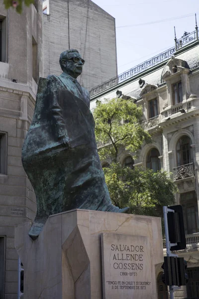 Standbeeld Van Salvador Allende Constitucion Plein Voor Moneda Paleis Santiago — Stockfoto