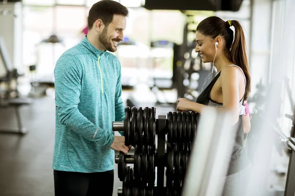 Young Woman Exercise Gym Help Her Personal Trainer — Stock Photo, Image