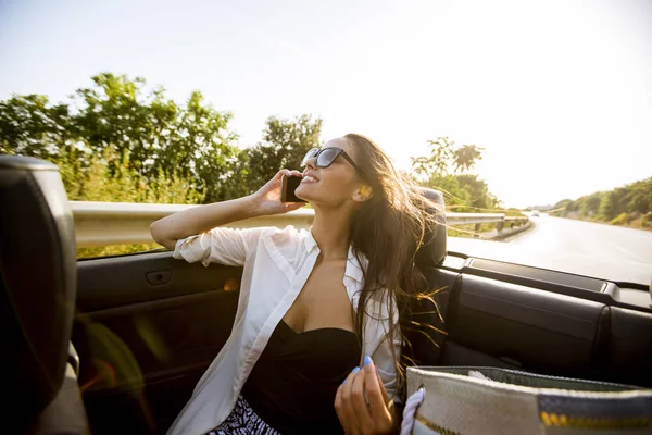 Young Woman Uses Mobile Phone Sitting Cabriolet Summer Day — Stock Photo, Image