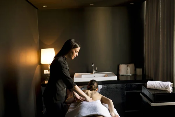 Young Woman Having Massage Wellness Center — Stock Photo, Image