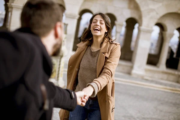 Promenade Joli Couple Amoureux Marchant Tenant Main Budapest Hongrie — Photo