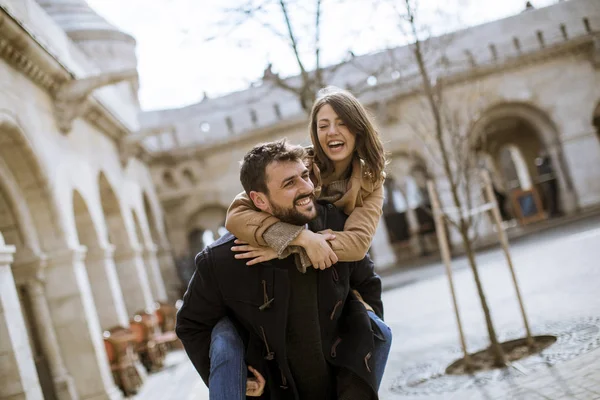 Promenad Från Ganska Kärleksfulla Paret Lyckligt Och Kul Budapest Ungern — Stockfoto