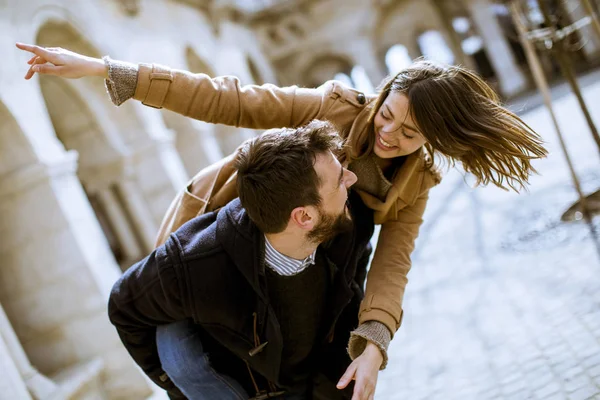 Promenade Joli Couple Amoureux Marchant Joyeusement Amusant Budapest Hongrie — Photo