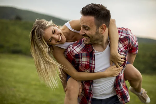 Bahar Doğa Eğlence Genç Sevgi Dolu Coulpe — Stok fotoğraf