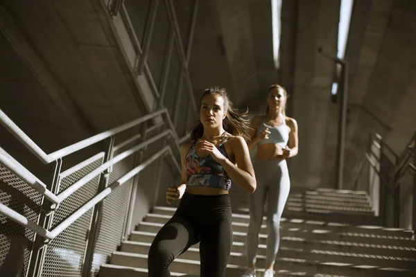 Two Young Woman Workout Stairs Urban Environment — Stock Photo, Image