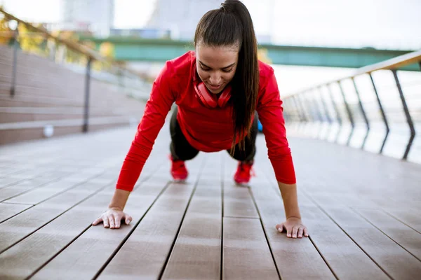 Jonge Vrouw Oefeningen Promenade Nadat Hebt Uitgevoerd Ochtend — Stockfoto