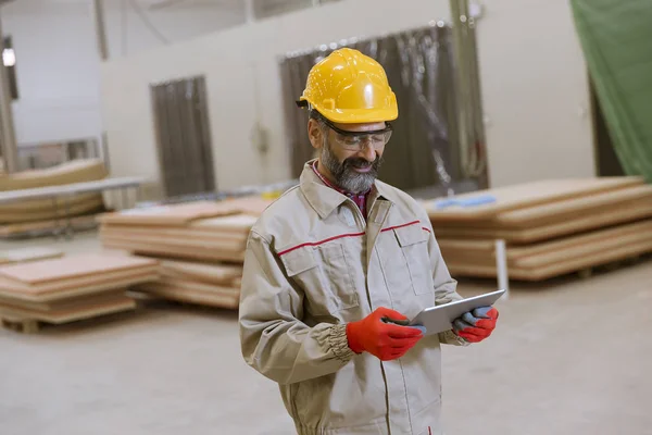 Handosme Senior Engineer Helmet Controlling Works Factory Digital Tablet — Stock Photo, Image