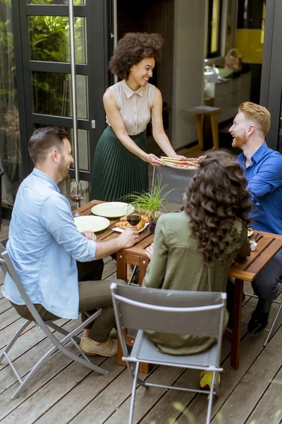 Happy Young People Have Lunch Courtyard Have Fun — Stock Photo, Image