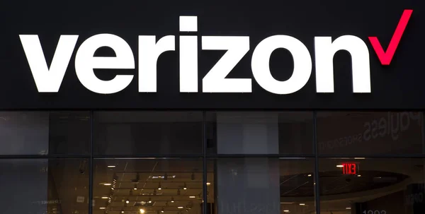 ニューヨーク アメリカ合衆国 2017 ニューヨーク市の Verizon の店の詳細です Verizon は大きいアメリカのブロード バンドと通信会社です — ストック写真