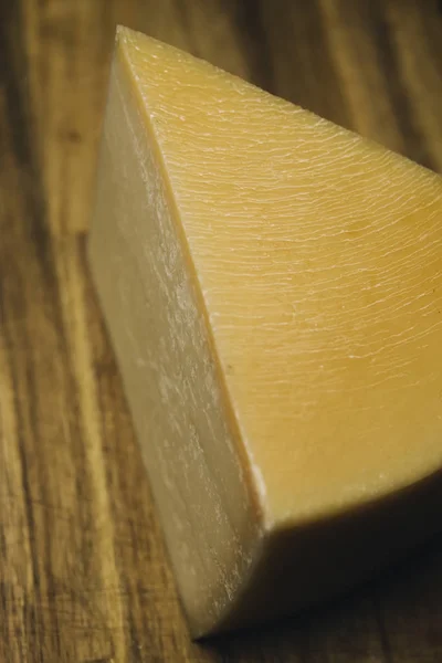 来自法国的传统奥弗涅奶酪 — 图库照片