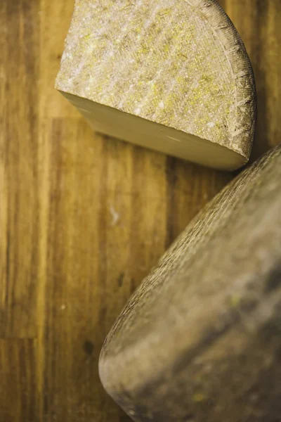 Traditioneller Auvergne Käse Aus Frankreich Auf Dem Holztisch — Stockfoto