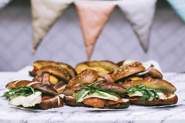 Vista Cerca Diferentes Tipos Sándwiches — Foto de Stock