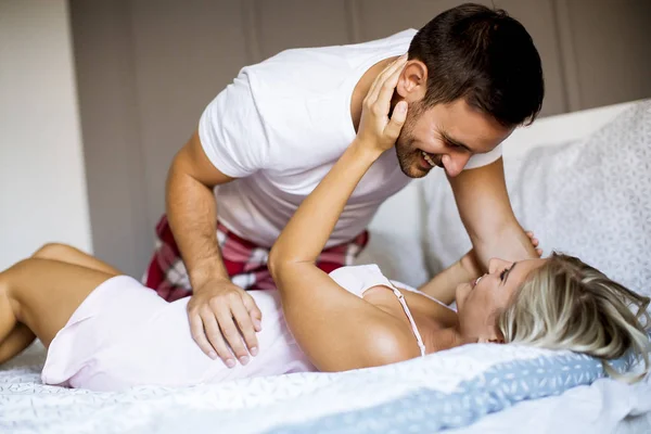 Lovely Happy Young Couple Bed — Stock Photo, Image