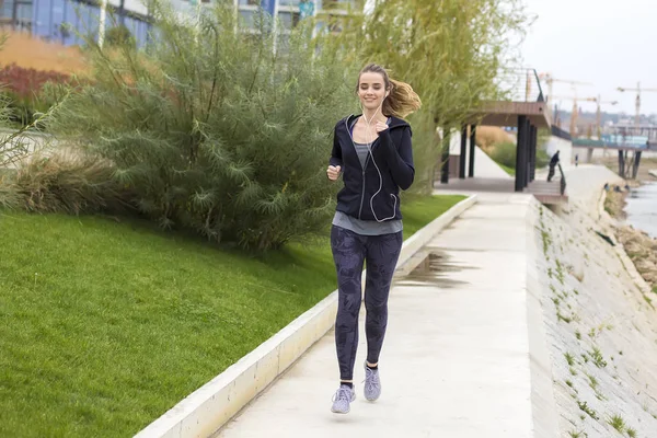 Active Young Beautiful Woman Running Urban Enviroment — Stock Photo, Image