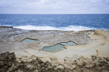 Gozo Adası Malta tuz Pans manzaraya